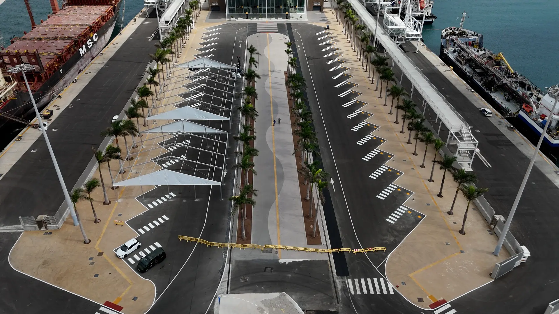 Vista aérea general de la Estación de Cruceros de Las Palmas, con paseos y aparcamientos