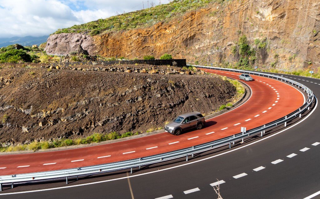 Pavimento antideslizante para carreteras: 100% seguro para vehículos